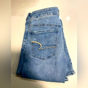 Women’s American Eagle jeans. Skinny fit